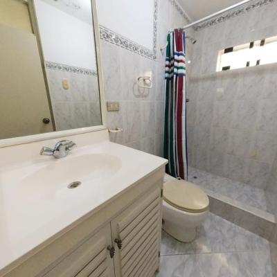 ALQUILER DE CASA EN CALLE LOS SAUCES, URB. SANTA VICTORIA